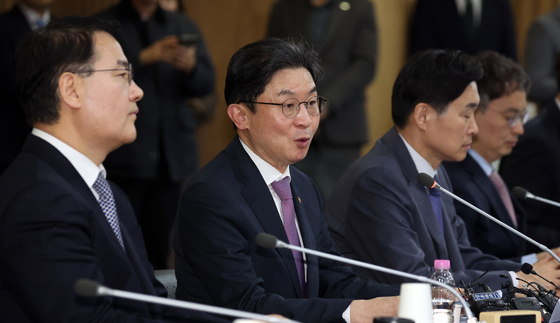 이억원 위원장, 소상공인·취약계층을 위한 무료 상생보험 발언