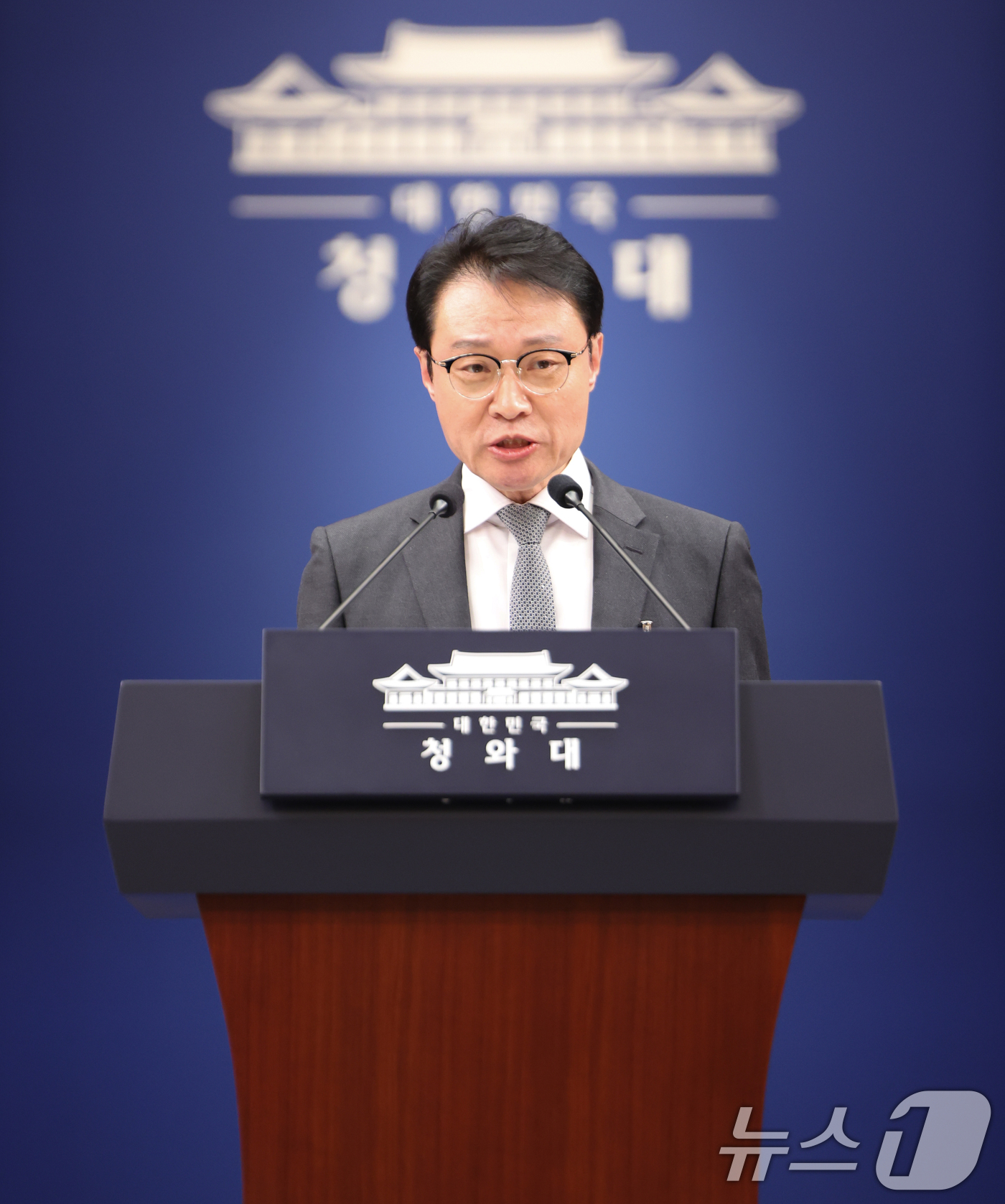 (서울=뉴스1) 허경 기자 = 이규연 홍보소통수석이 16일 청와대 춘추관에서 스토킹 범죄 대응 관련 브리핑을 하고 있다. 2026.3.16/뉴스1