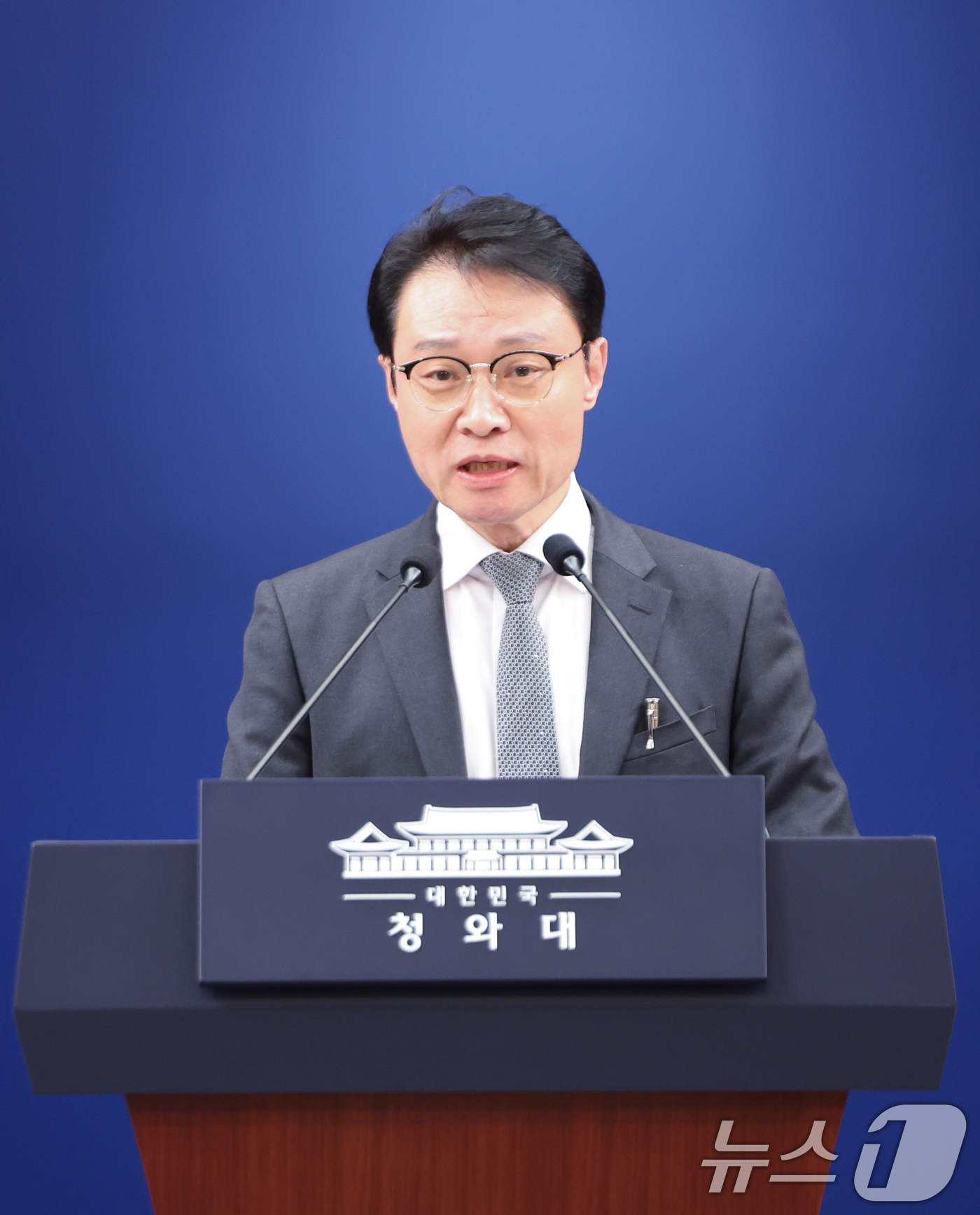 (서울=뉴스1) 허경 기자 = 이규연 홍보소통수석이 16일 청와대 춘추관에서 스토킹 범죄 대응 관련 브리핑을 하고 있다. 2026.3.16/뉴스1