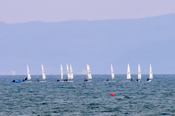 줄맞춰 달리는 딩기요트