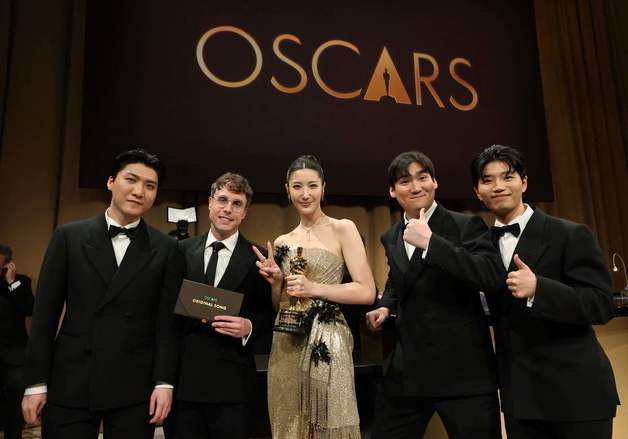 '케데헌' 韓수상자 소감만 끊었다? 美서도 오스카 비판 "악의적"·"인종차별"