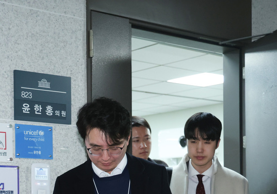 윤한홍 의원실 수사 마친 특검팀