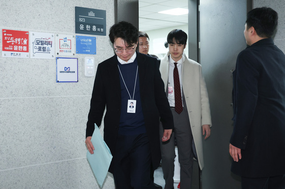 윤한홍 의원실 압수수색 마친 특검팀