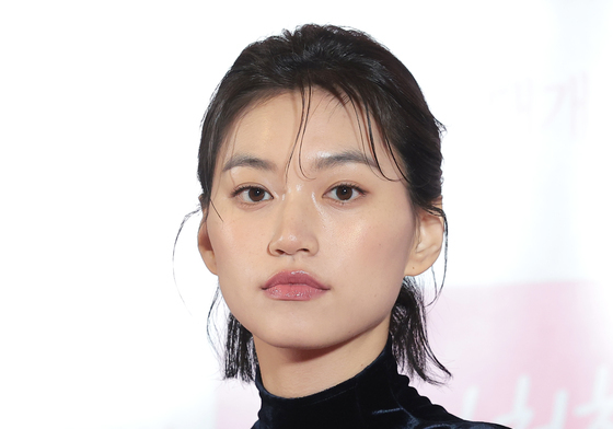 김도연, 시크한 눈빛