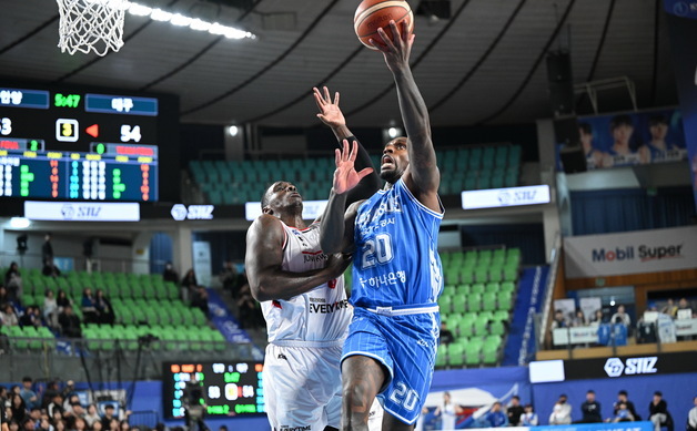 한국가스공사, 정관장전 6연패 탈출…라건아 통산 1만2000점 '-6'