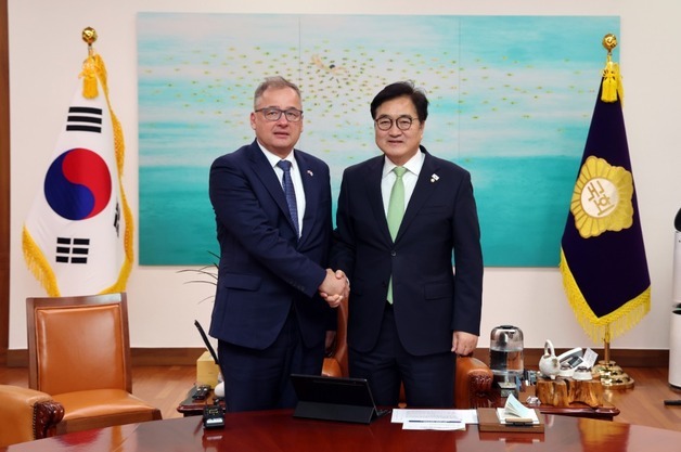 우원식 의장, 이반 얀차렉 주한체코대사 접견…"경제협력 확대 논의"