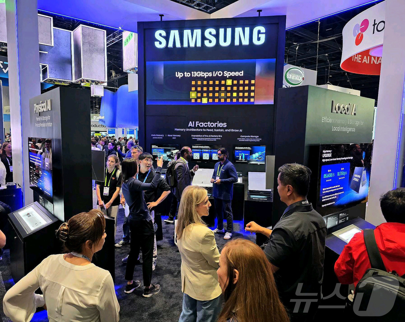 (서울=뉴스1) = 삼성전자가 16일부터 19일(현지시간)까지 미국 새너제이에서 열리는 엔비디아 GTC에 참가해 참가해 차세대 HBM4E 기술력과 Vera Rubin 플랫폼을 구현 …