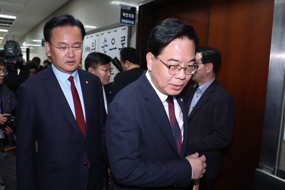 원내대책회의 참석하는 송언석