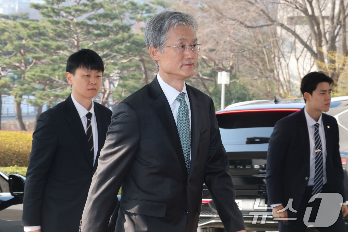 (서울=뉴스1) 이광호 기자 = 조희대 대법원장이 17일 오전 서울 서초구 대법원으로 출근하고 있다. 2026.3.17/뉴스1