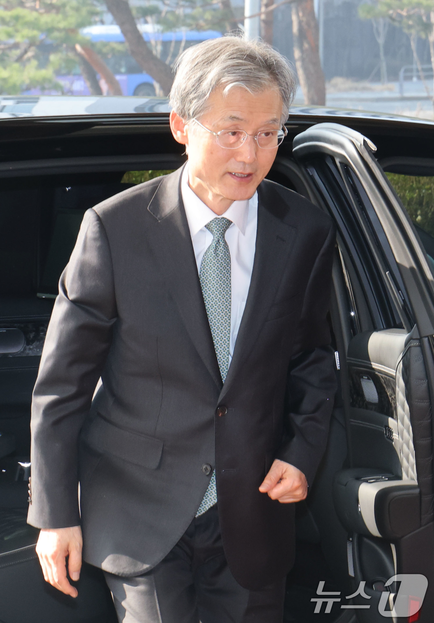 (서울=뉴스1) 이광호 기자 = 조희대 대법원장이 17일 오전 서울 서초구 대법원으로 출근하고 있다. 2026.3.17/뉴스1