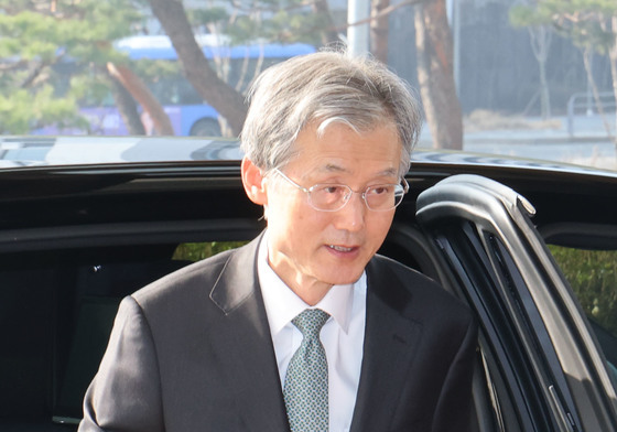 출근하는 조희대 대법원장