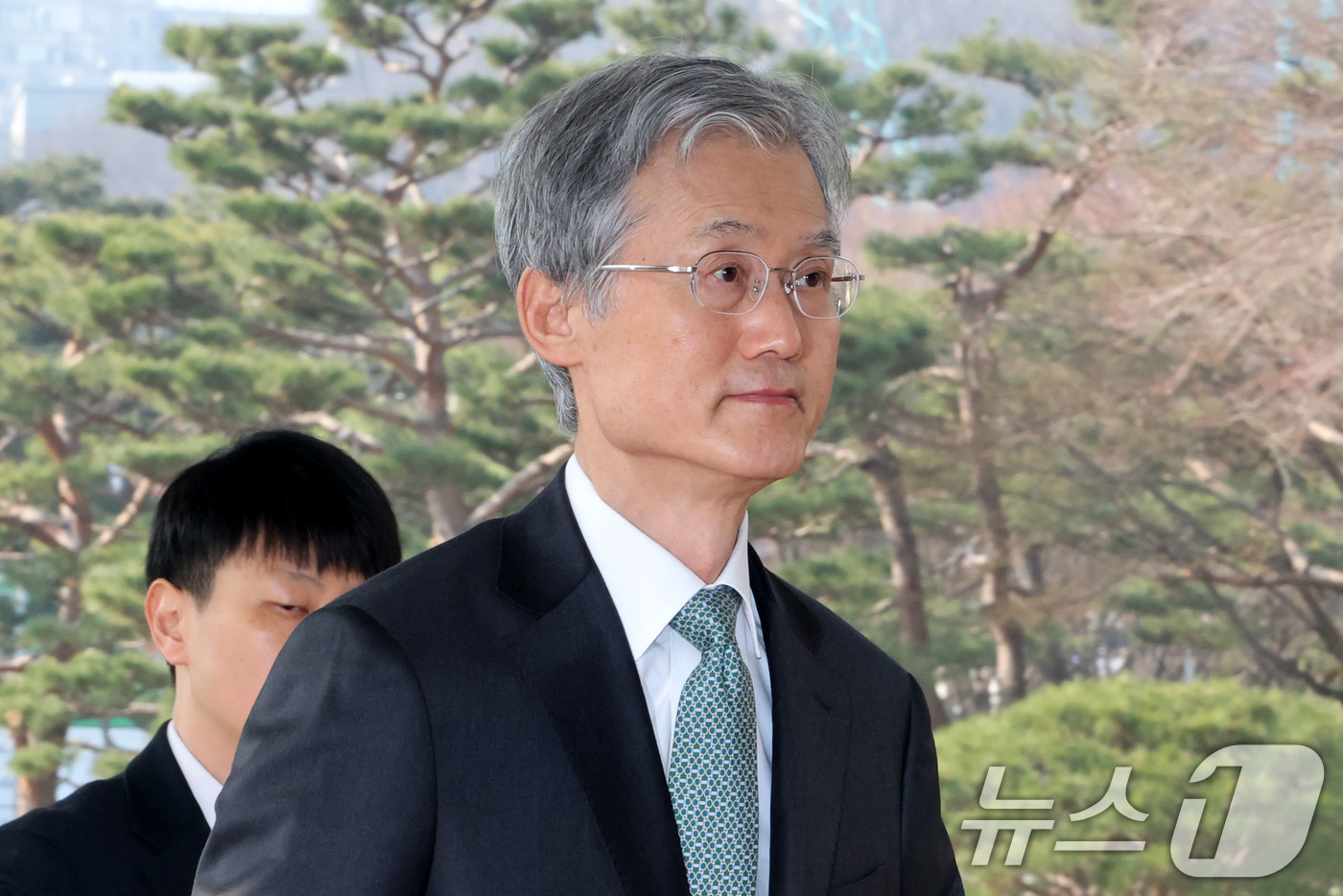 (서울=뉴스1) 이광호 기자 = 조희대 대법원장이 17일 오전 서울 서초구 대법원으로 출근하고 있다. 2026.3.17/뉴스1