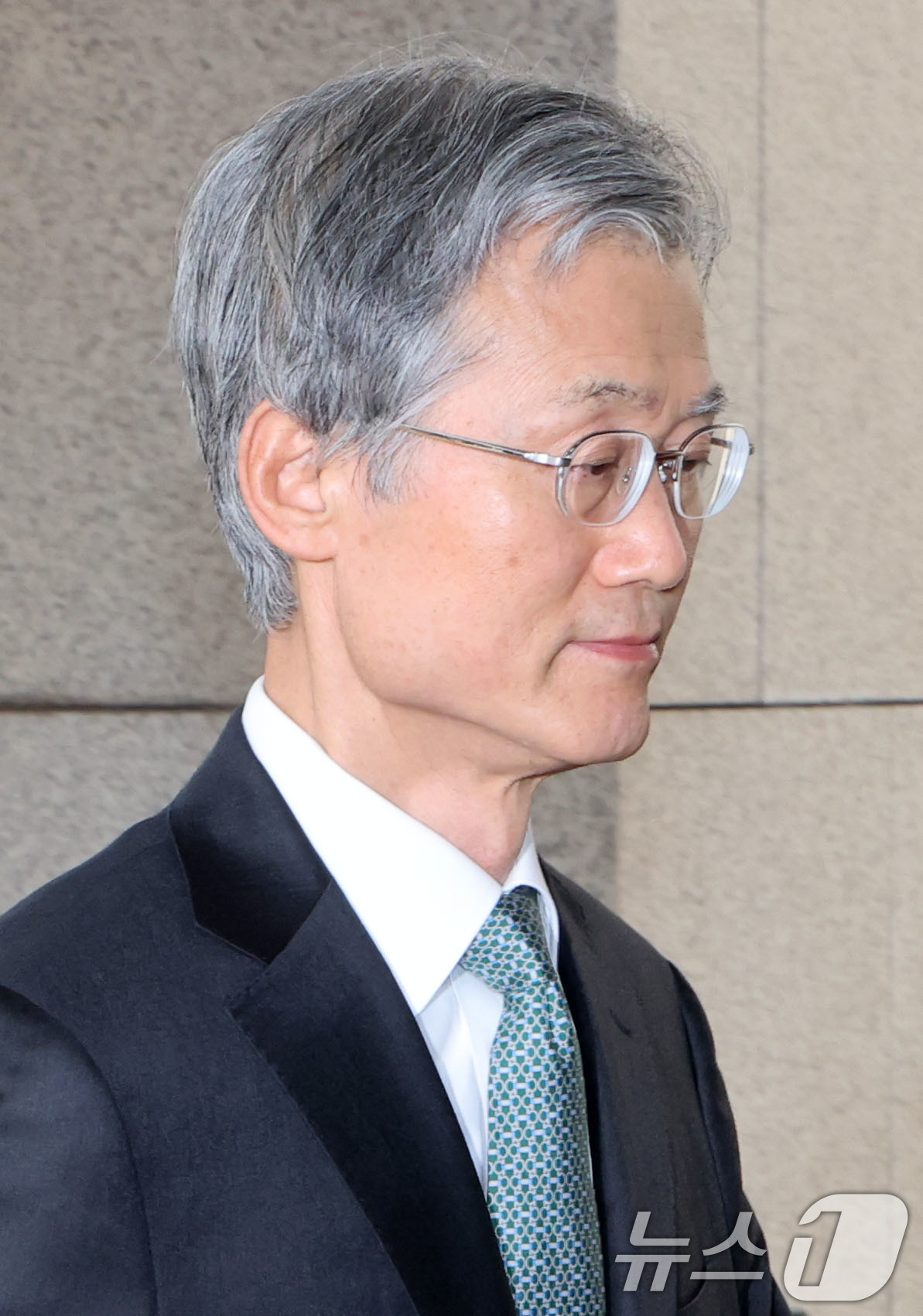 (서울=뉴스1) 이광호 기자 = 조희대 대법원장이 17일 오전 서울 서초구 대법원으로 출근하고 있다. 2026.3.17/뉴스1