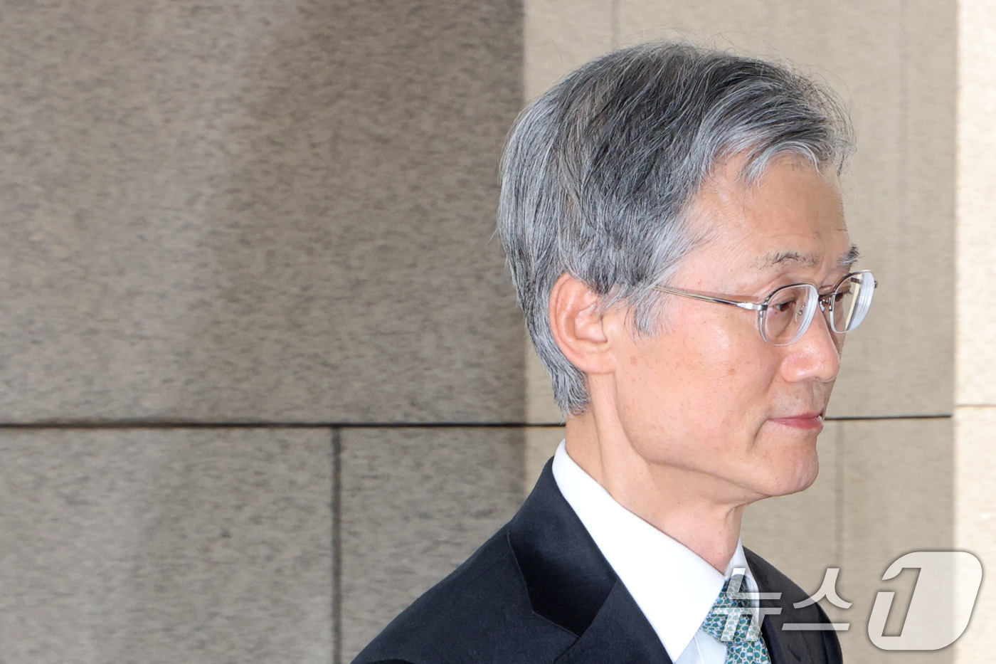 (서울=뉴스1) 이광호 기자 = 조희대 대법원장이 17일 오전 서울 서초구 대법원으로 출근하고 있다. 2026.3.17/뉴스1