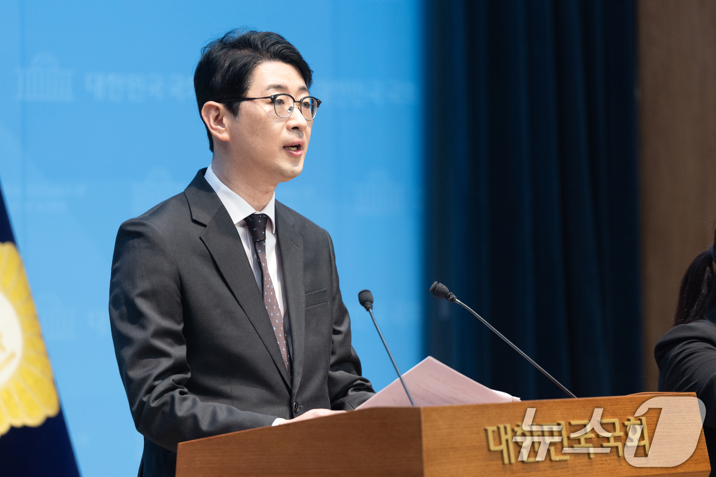 (서울=뉴스1) 이승배 기자 = 부산시장 출마를 선언한 주진우 국민의힘 의원이 17일 서울 여의도 국회 소통관에서 북극항로청 및 한국수산진흥공사 설치법 대표발의 기자회견을 하고 있 …