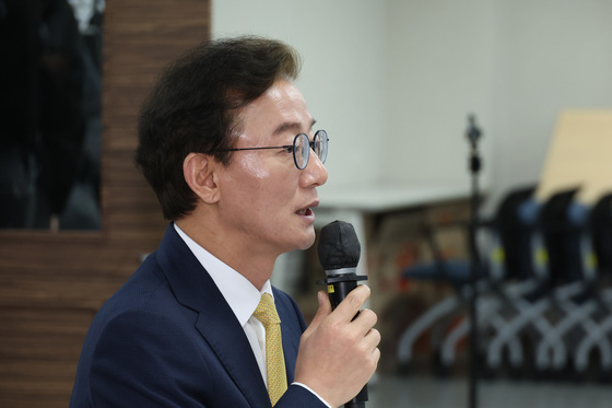 광역단체장 후보 면접하는 전재수