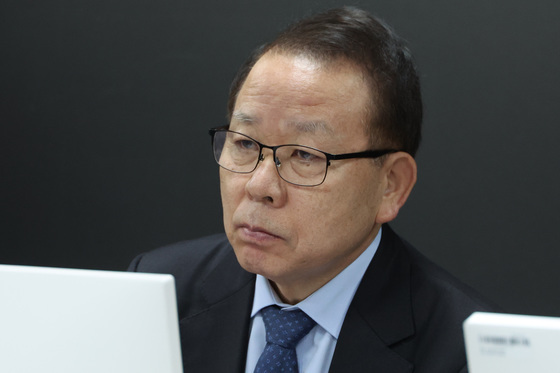 면접 심사하는 김이수