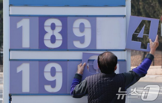 휘발유 1830원, 경유 1828원…하락 지속, 내림 폭 '완만'