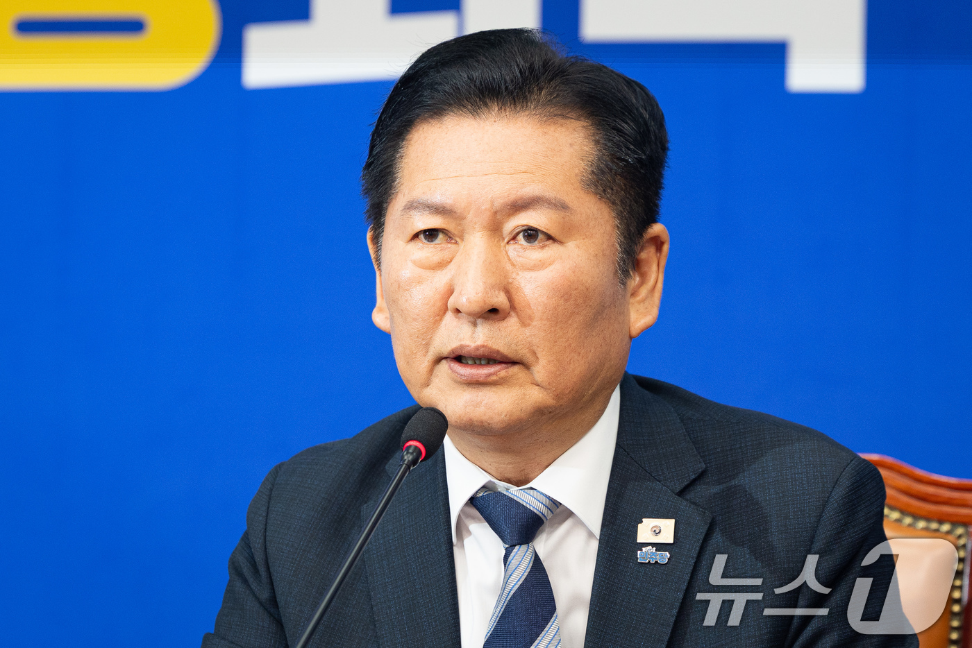 (서울=뉴스1) 유승관 기자 = 정청래 더불어민주당 대표가 17일 서울 여의도 국회에서 검찰개혁 관련 긴급 기자회견을 하고 있다. 2026.3.17/뉴스1