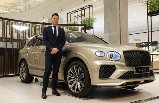 벤틀리 '더 뉴 벤테이가 스피드' 공개하는 크리스티안 슐릭 총괄상무