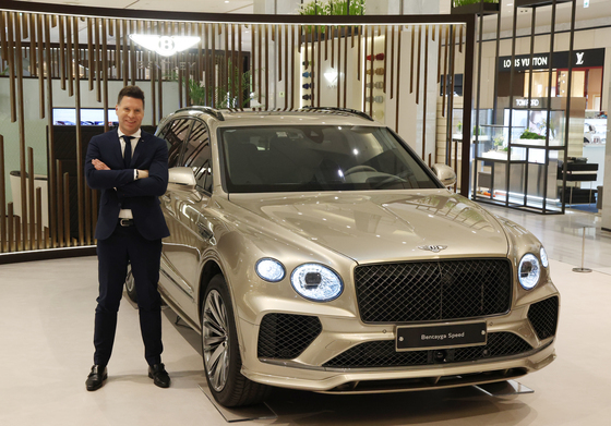 벤틀리 '더 뉴 벤테이가 스피드' 공개하는 크리스티안 슐릭 총괄상무