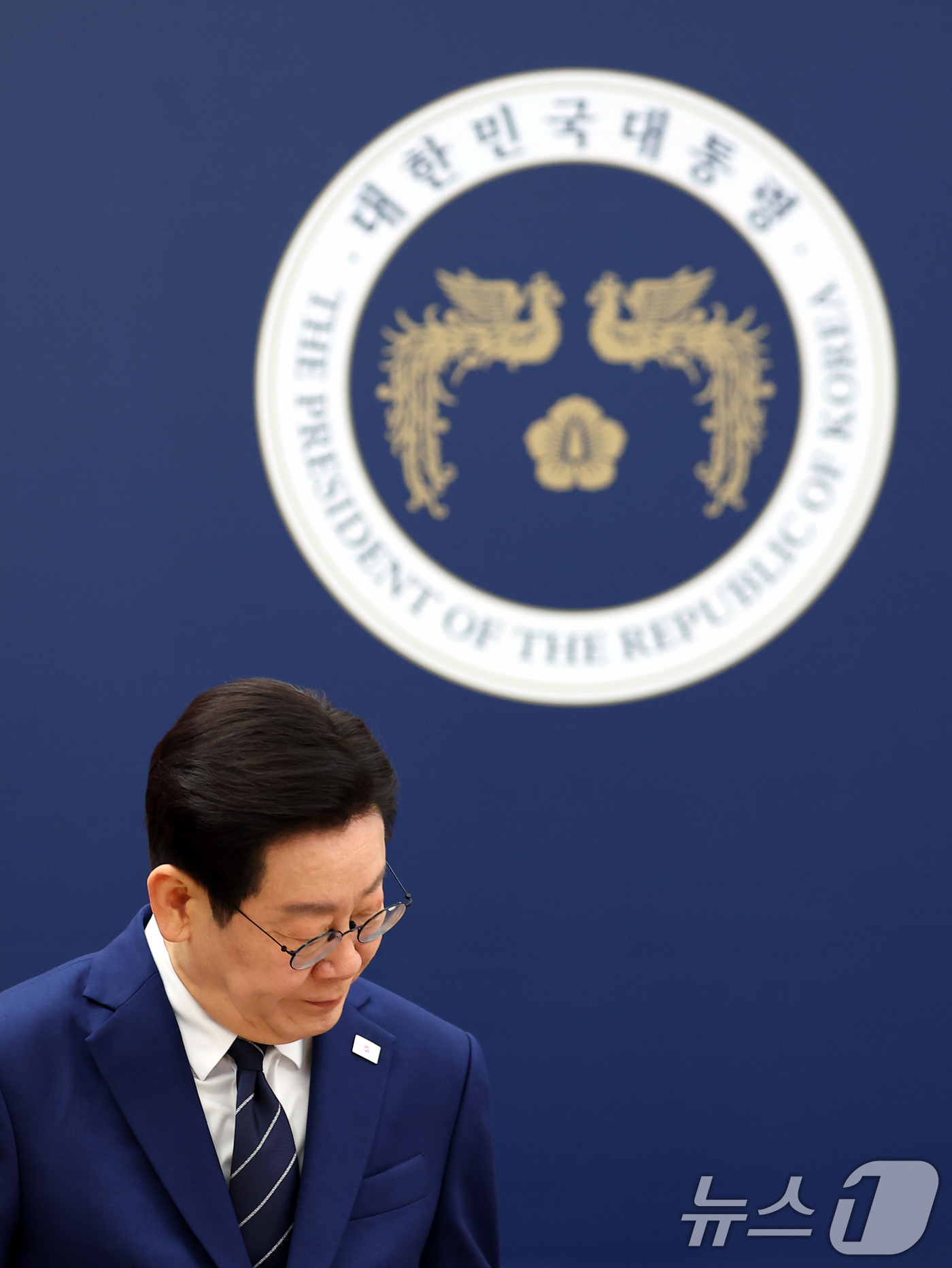 (세종=뉴스1) 허경 기자 = 이재명 대통령이 17일 정부세종청사에서 열린 국무회의에 참석하고 있다. (청와대통신사진기자단) 2026.3.17/뉴스1