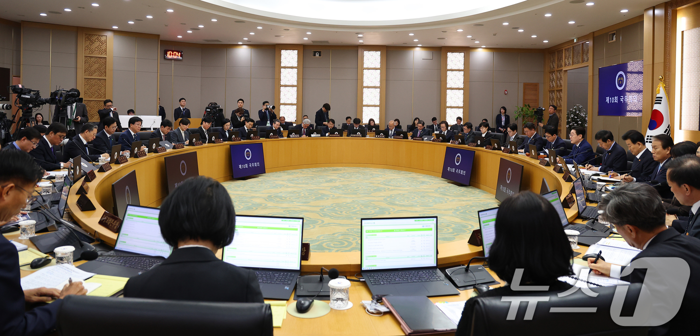 (세종=뉴스1) 허경 기자 = 이재명 대통령이 17일 정부세종청사에서 열린 국무회의에서 발언하고 있다. (청와대통신사진기자단) 2026.3.17/뉴스1