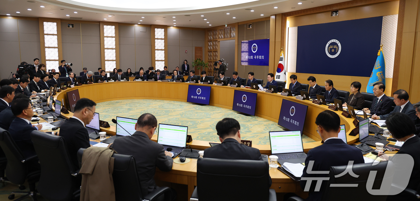 (세종=뉴스1) 허경 기자 = 이재명 대통령이 17일 정부세종청사에서 열린 국무회의에서 발언하고 있다. (청와대통신사진기자단) 2026.3.17/뉴스1