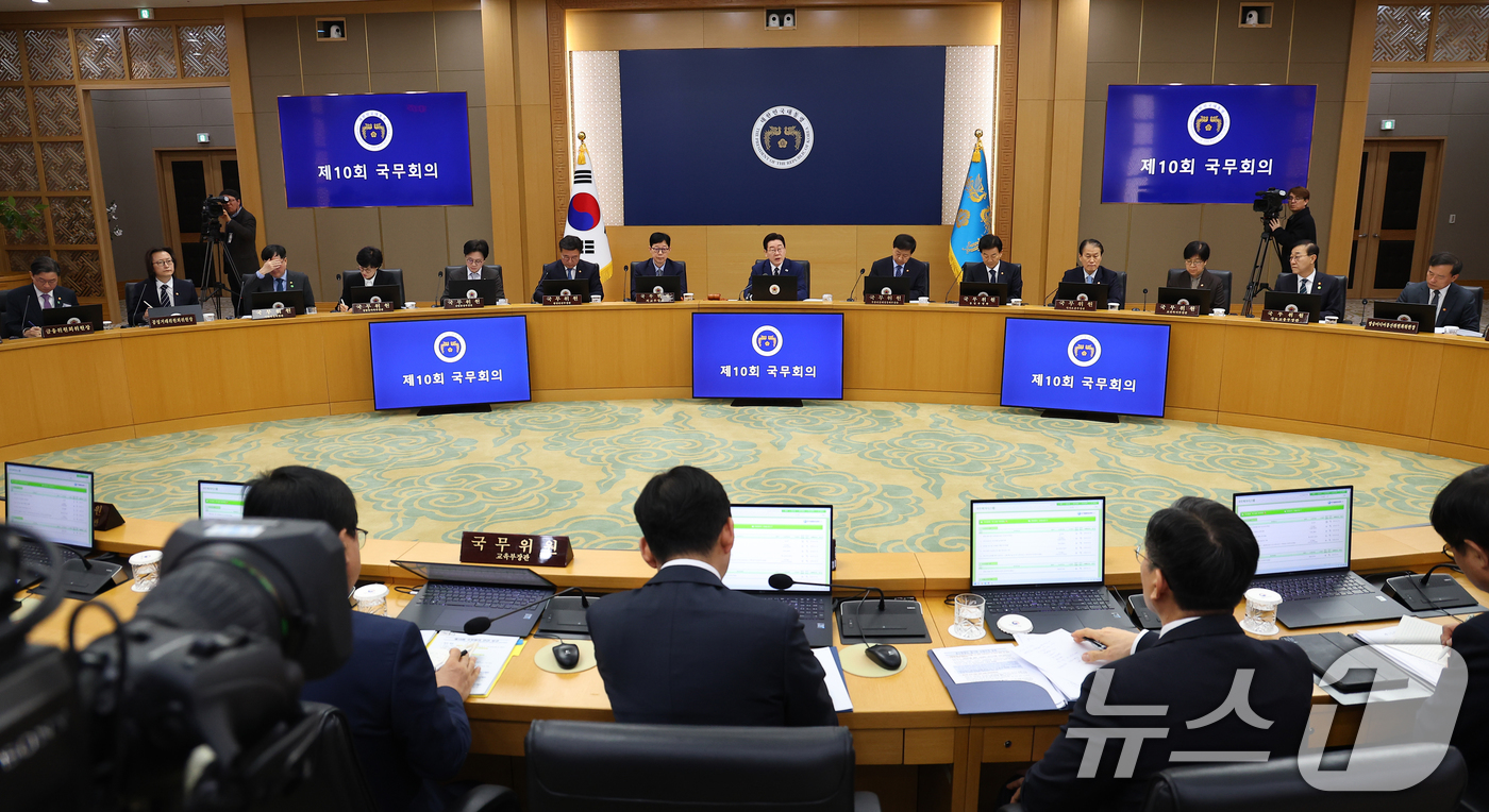 (세종=뉴스1) 허경 기자 = 이재명 대통령이 17일 정부세종청사에서 열린 국무회의에서 발언하고 있다. (청와대통신사진기자단) 2026.3.17/뉴스1