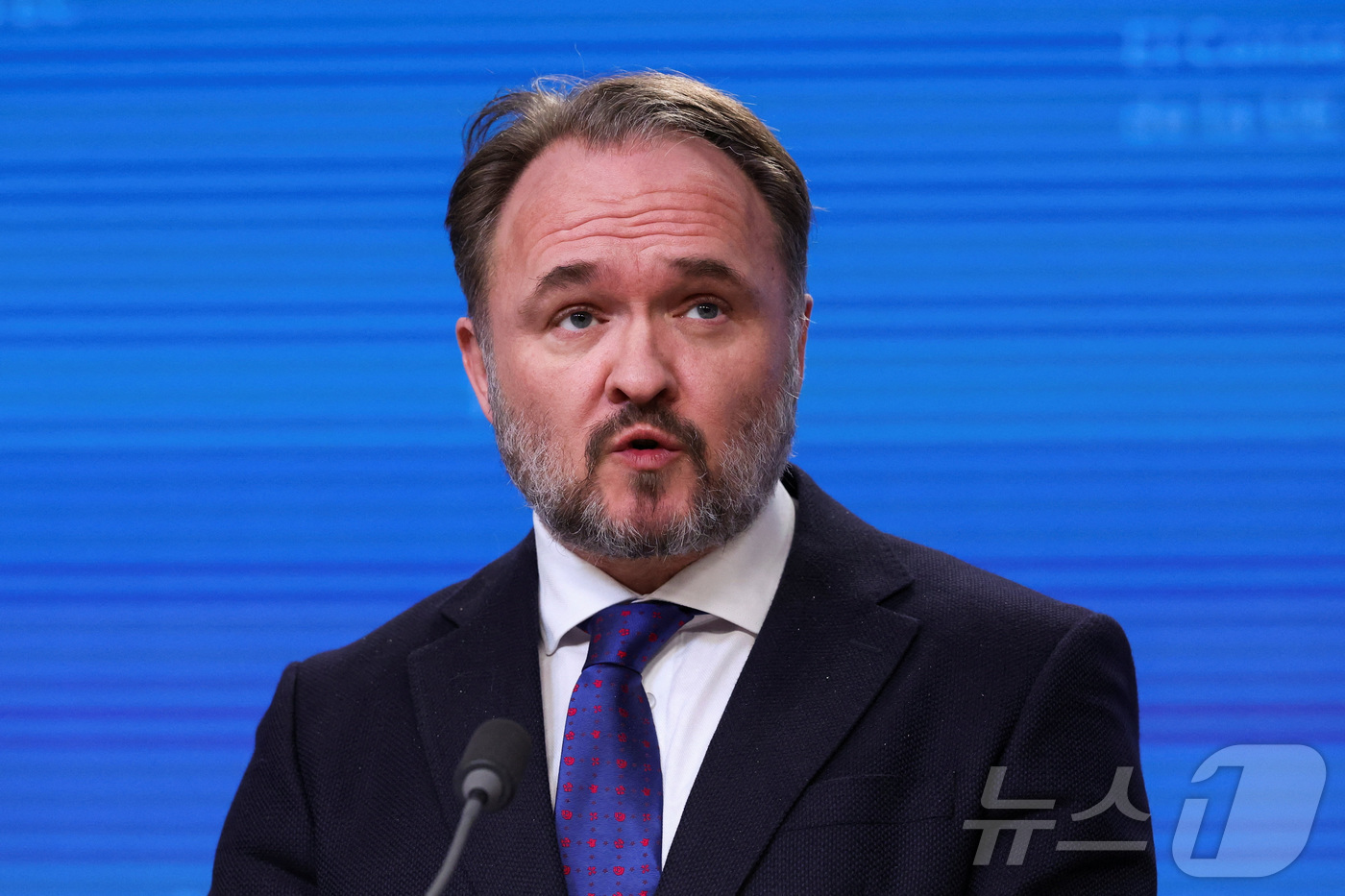 (브뤼셀 로이터=뉴스1) 윤다정 기자 = 16일(현지시간) 벨기에 브뤼셀에서 열린 유럽연합(EU) 에너지·외교 장관 회의 폐막 기자회견에서 댄 요르겐센 EU 에너지·주택 담당 집행 …