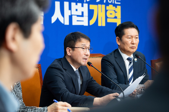 "검사, 상급자 아닌 법률에 따라야"…권한 대폭 축소된 검찰개혁법