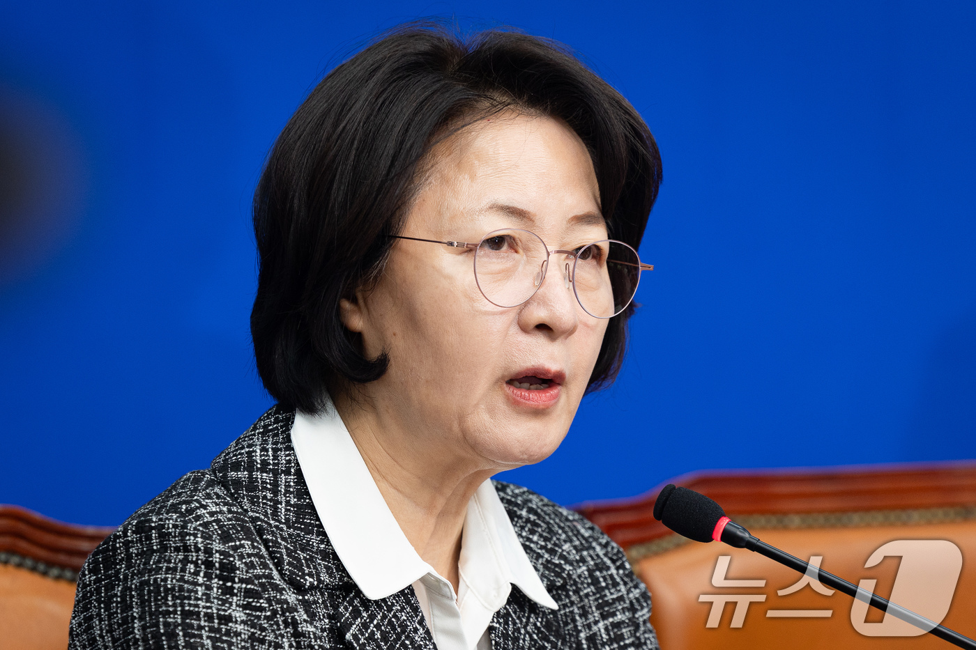 (서울=뉴스1) 유승관 기자 = 추미애 국회 법제사법위원장이 17일 서울 여의도 국회에서 열린 검찰개혁 관련 긴급 기자회견에서 발언하고 있다. 2026.3.17/뉴스1