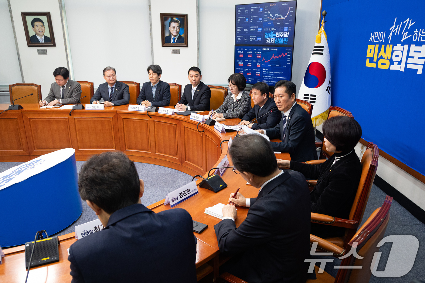 (서울=뉴스1) 유승관 기자 = 정청래 더불어민주당 대표가 17일 서울 여의도 국회에서 검찰개혁 관련 긴급 기자회견을 하고 있다. 2026.3.17/뉴스1