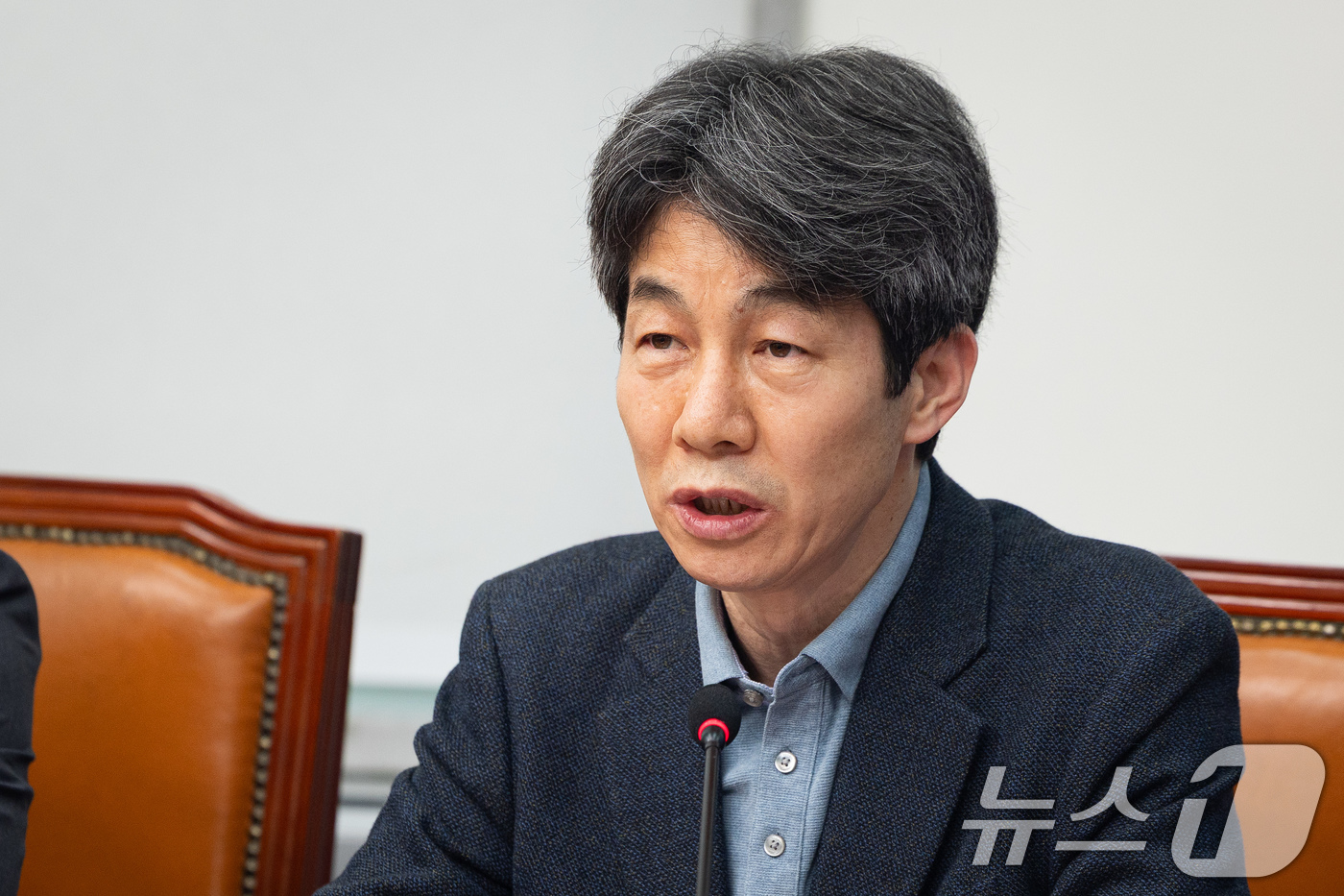 (서울=뉴스1) 유승관 기자 = 윤건영 국회 행정안전위원회 더불어민주당 간사가 17일 서울 여의도 국회에서 열린 검찰개혁 관련 긴급 기자회견에서 발언하고 있다. 2026.3.17/ …