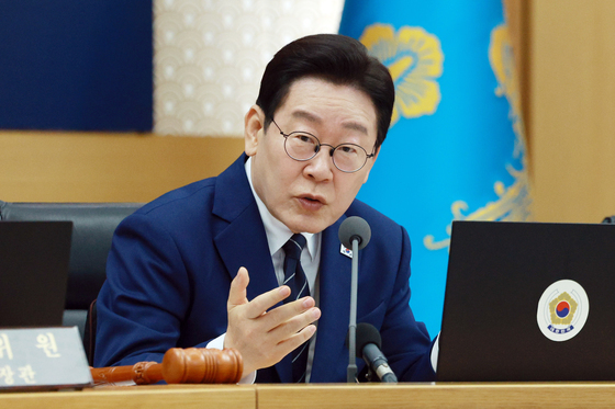 李대통령 "檢개혁, 지겨울 정도로 얘기해야…지쳐서 수용성 높아져"