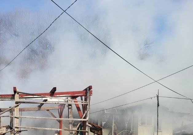 영동 추풍령면 주택서 불…거주자 얼굴 1도 화상