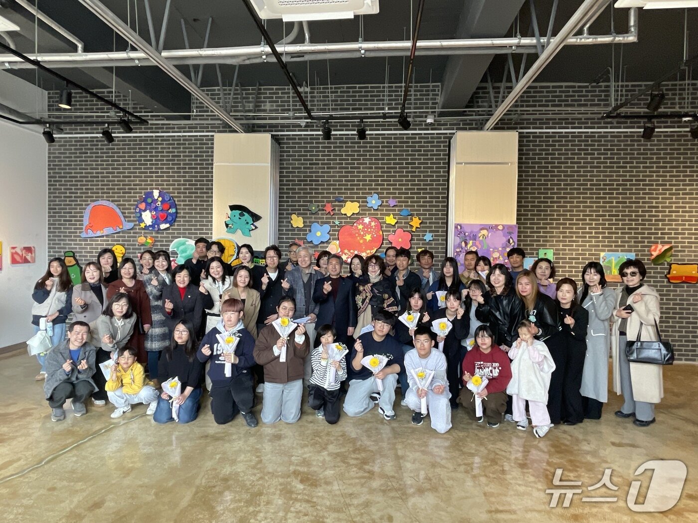 본문 이미지 - '리틀 박수근 프로젝트 2기' 전시회 관련 사진.(양구군 제공. 재판매 및 DB금지)/뉴스1