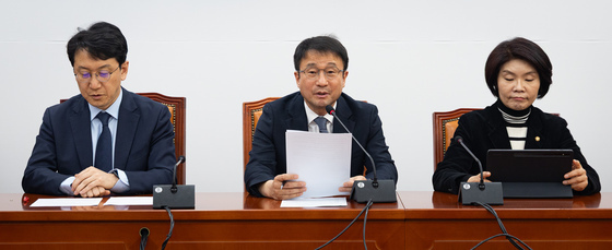 발언하는 한병도 민주당 원내대표