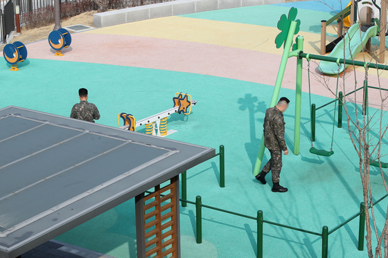 대구 초등생 '탄두 의심 물체'에 부상, 놀이터 현장 조사하는 軍 당국