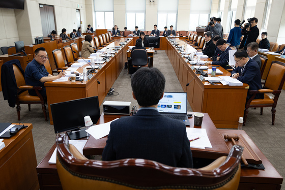 행정안전위원회 법안심사제1소위원회 개의