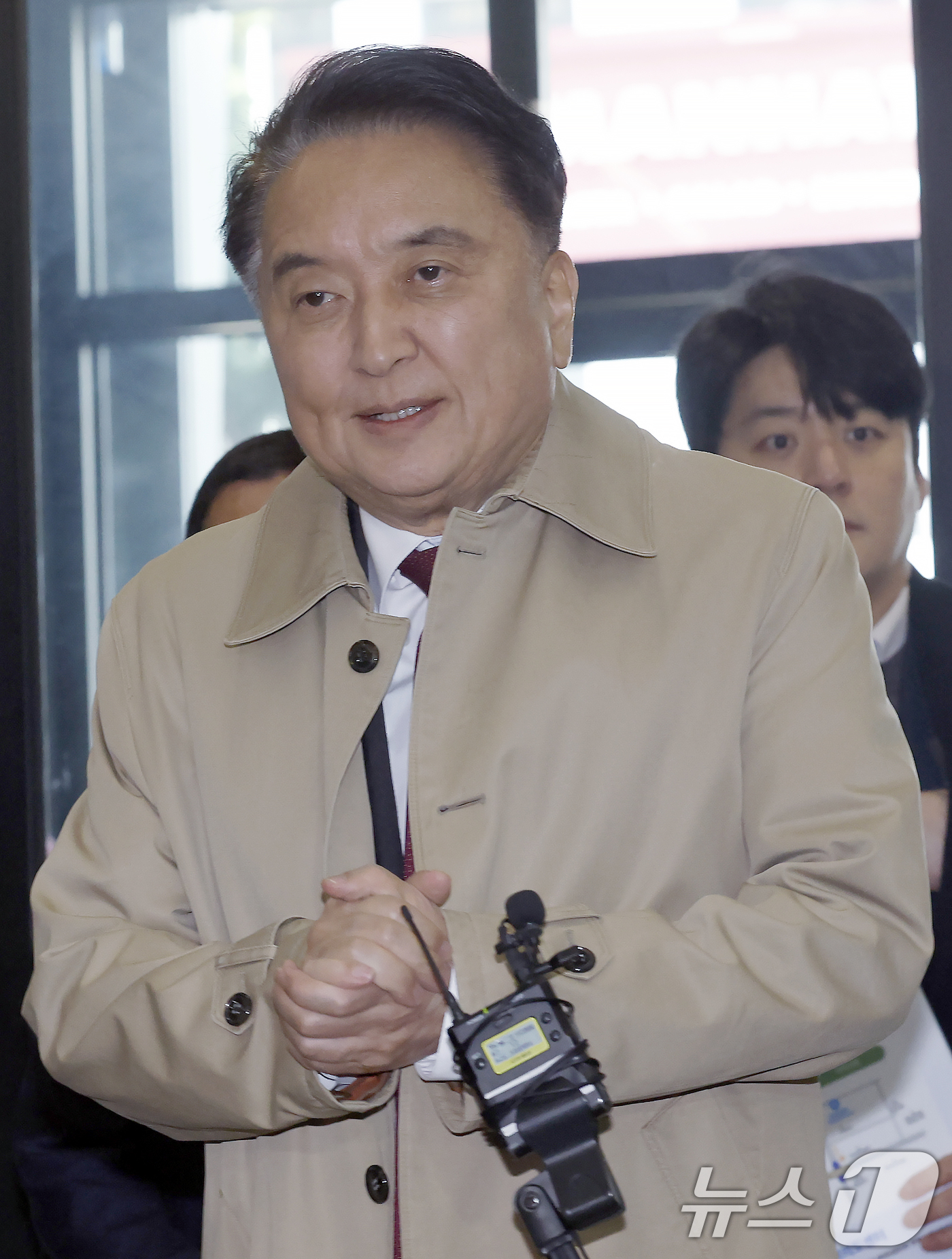 (서울=뉴스1) 박정호 기자 = 국민의힘 지방선거 공천관리위원회(공관위)로부터 컷오프(공천 배제) 통보를 받은 김영환 충북도지사가 17일 오전 서울 여의도 국민의힘 당사에서 입장을 …