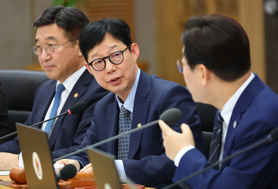 발언하는 박윤주 외교 1차관