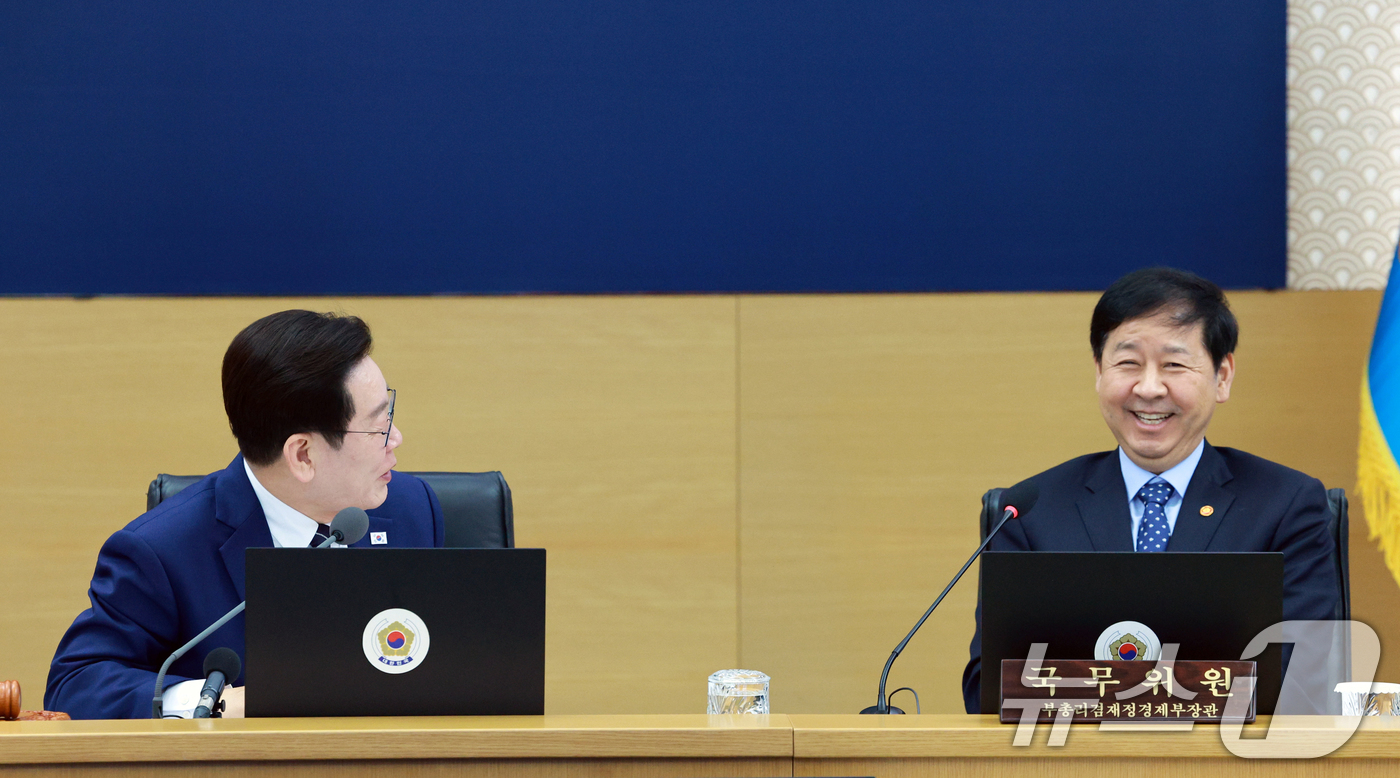 (세종=뉴스1) 이재명 기자 = 이재명 대통령이 17일 정부세종청사에서 열린 국무회의에서 발언을 하고 있다. (청와대통신사진기자단) 2026.3.17/뉴스1