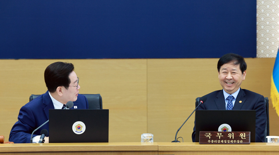 구윤철 "나프타 이번주 경제안보품목 지정…공공요금 가급적 동결"