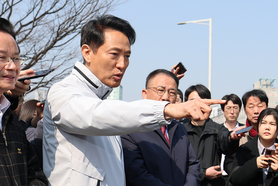 질문하는 오세훈