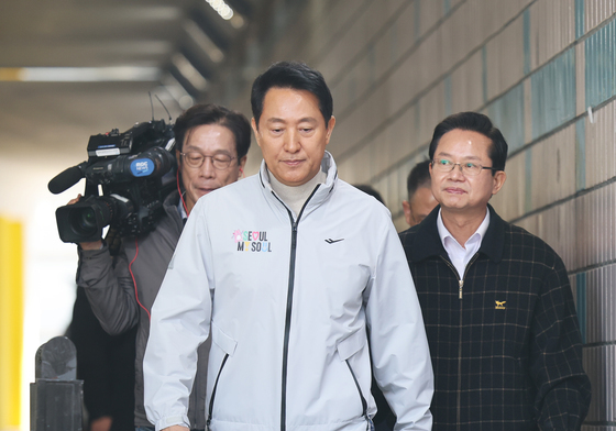 터널 빠져나오는 오세훈