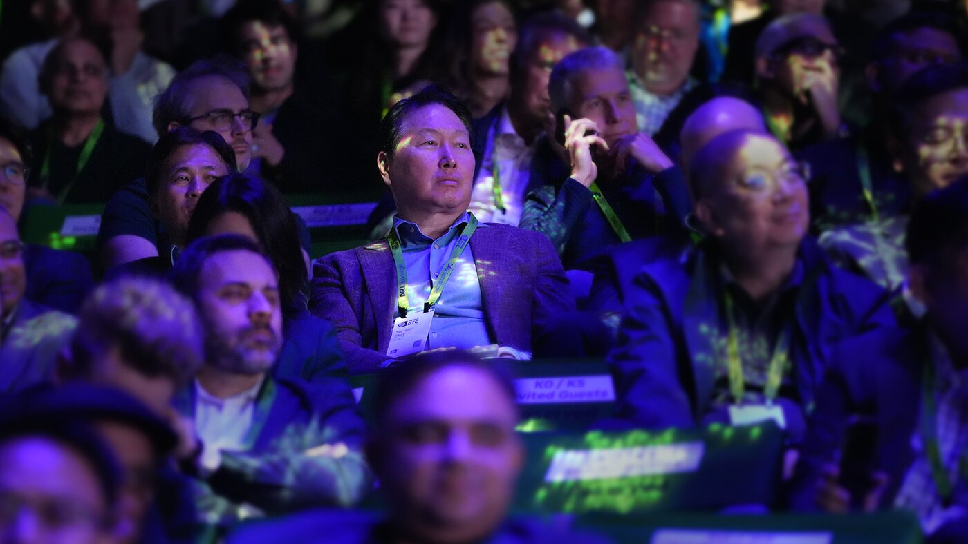 본문 이미지 - 최태원 회장이 16일(현지시간) 미국 'GTC 2026'에 참석한 모습(SK하이닉스제공)