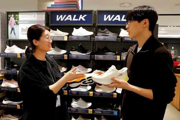 봄 맞아 새단장 마친 광주신세계, 닥터마틴 등 신규 매장 선보여