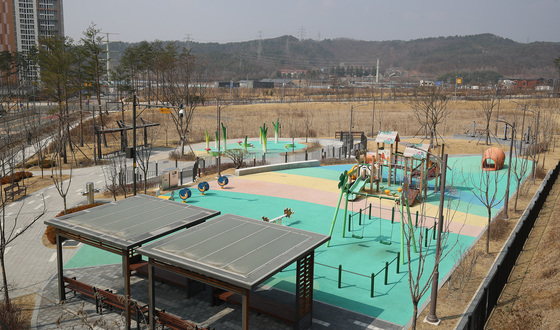 대구 놀이터로 날아든 '탄두'…초등생 부상에 주민 불안