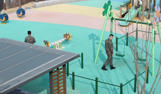 軍 당국 '탄두 의심 물체' 날아든 놀이터 조사